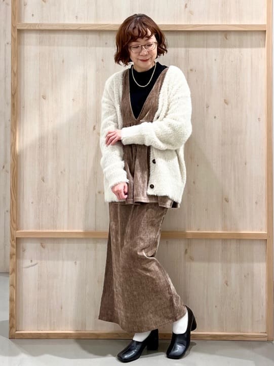 nakoさんの「THE SHOP TK｜【ふわふわあったか】フェザーカーディガン」を使ったコーディネート