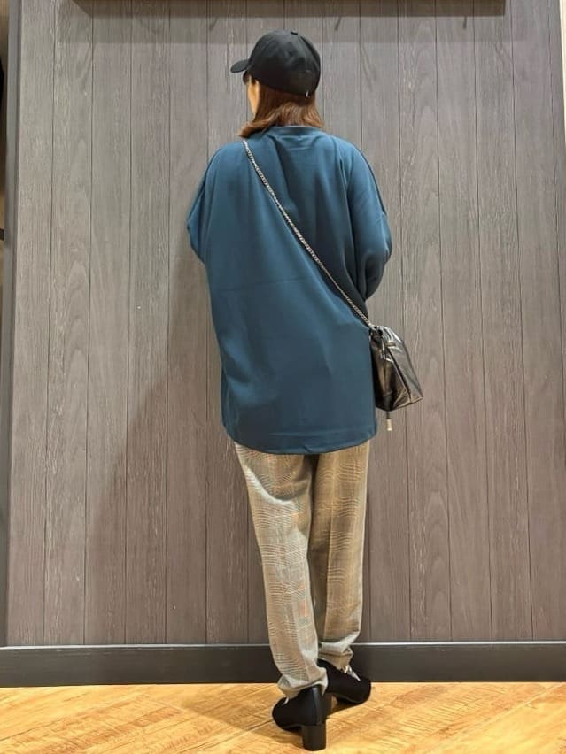 meiさんの「SHOO･LA･RUE｜【S-LL/体型カバー】とろみ感が心地よい 裾タック ドルマンチュニック」を使ったコーディネート