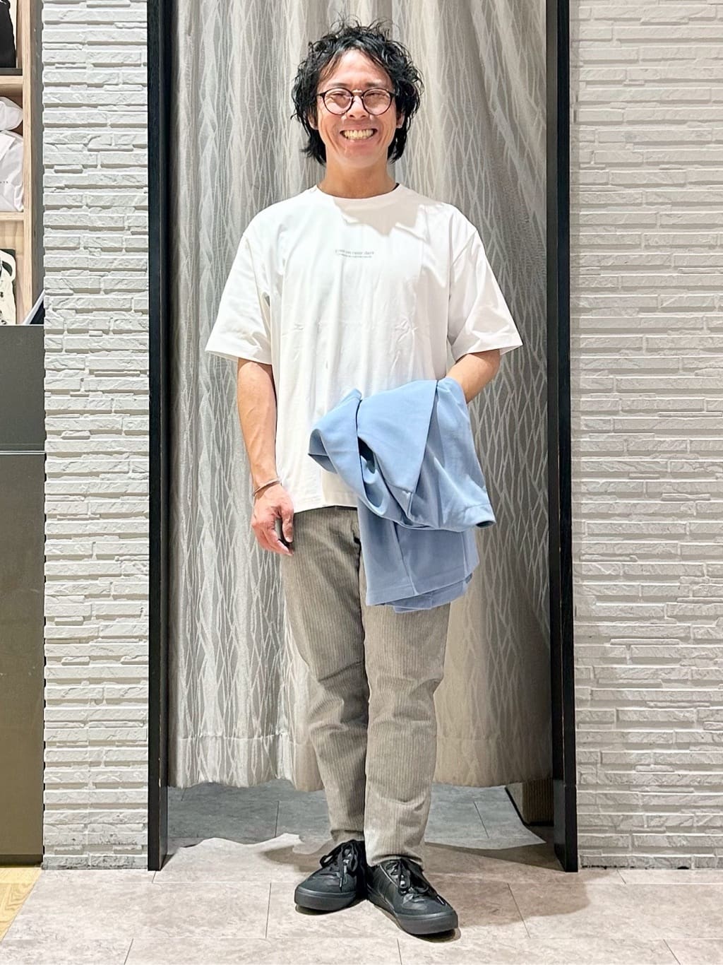 KENJI Iさんの「THE SHOP TK｜五分袖カーディガン+半袖Tシャツセットアイテム 洗濯機OK」を使ったコーディネート