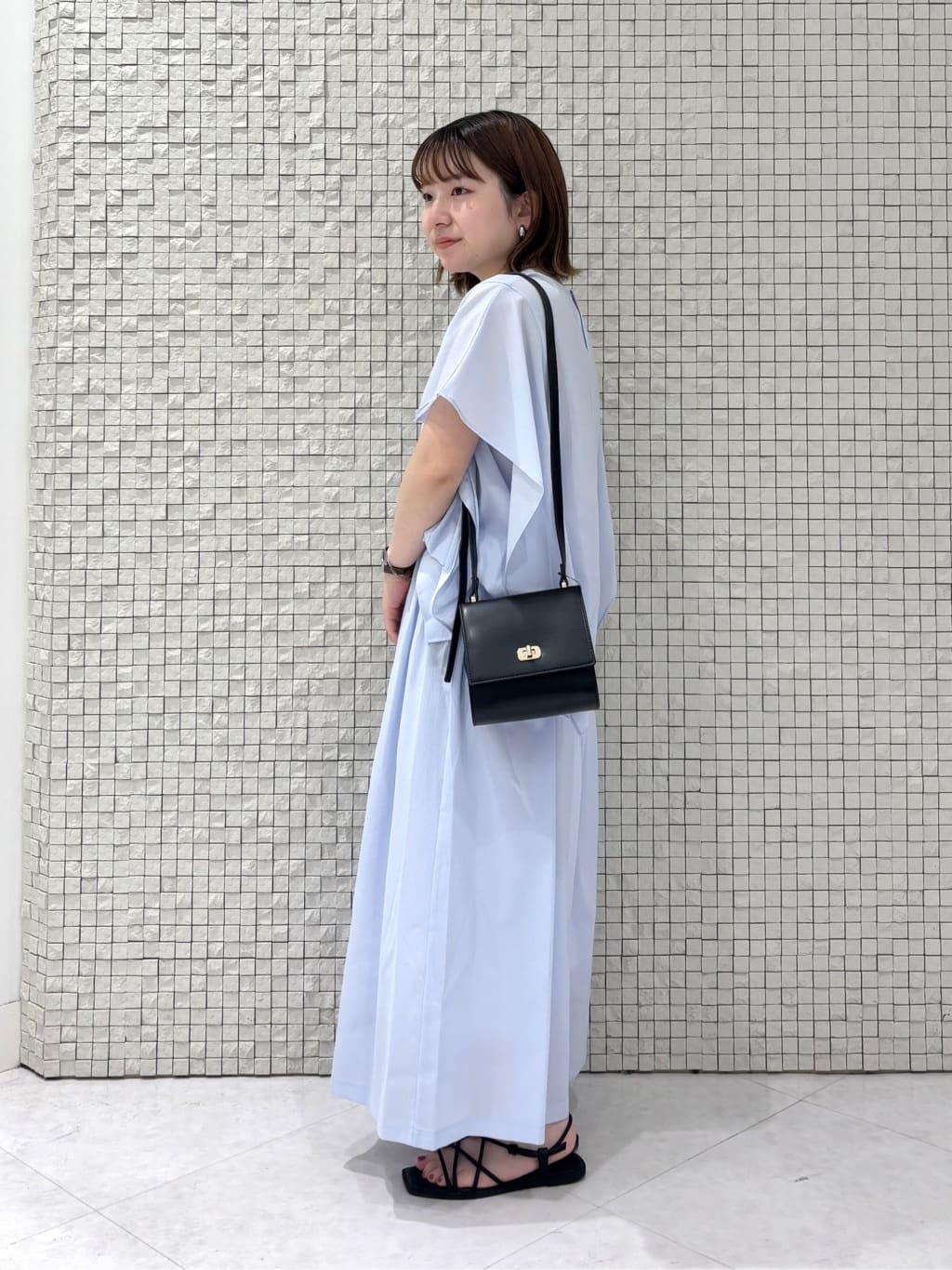 sakuさんの「INDIVI｜【体型カバー】スクエアブラウス」を使ったコーディネート