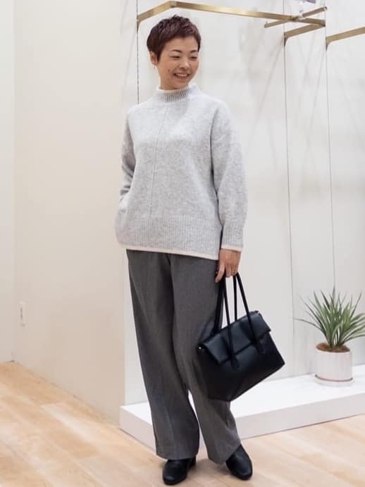 シュウコさんの「grove｜【洗える】ふんわりウール混オーバーサイズニット」を使ったコーディネート