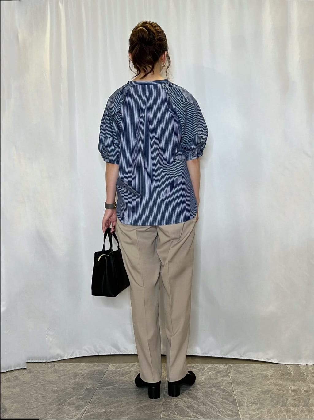 おうめさんの「SHOO･LA･RUE｜【S-LL/洗濯後しわになりにくい】ランタンスリーブで女性らしく 5分袖スキッパーブラウス」を使ったコーディネート