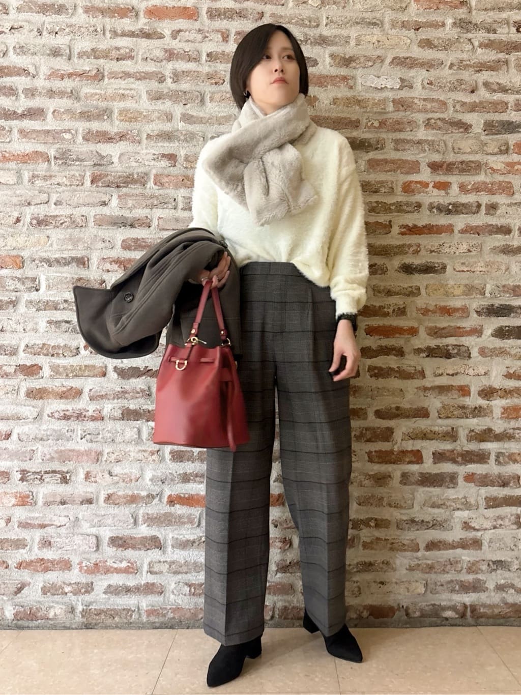 しばさんの「THE SHOP TK｜【華やかで柔らか】ふわふわフェザーニット/洗える・前後2WAY」を使ったコーディネート