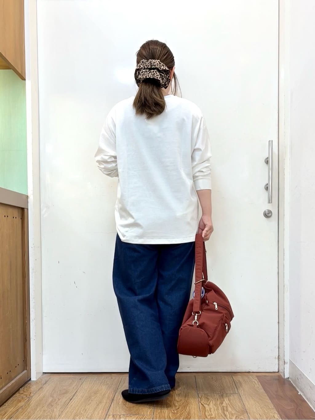 だいわさんの「SHOO･LA･RUE｜グラフィックアソート ベーシックロンT」を使ったコーディネート