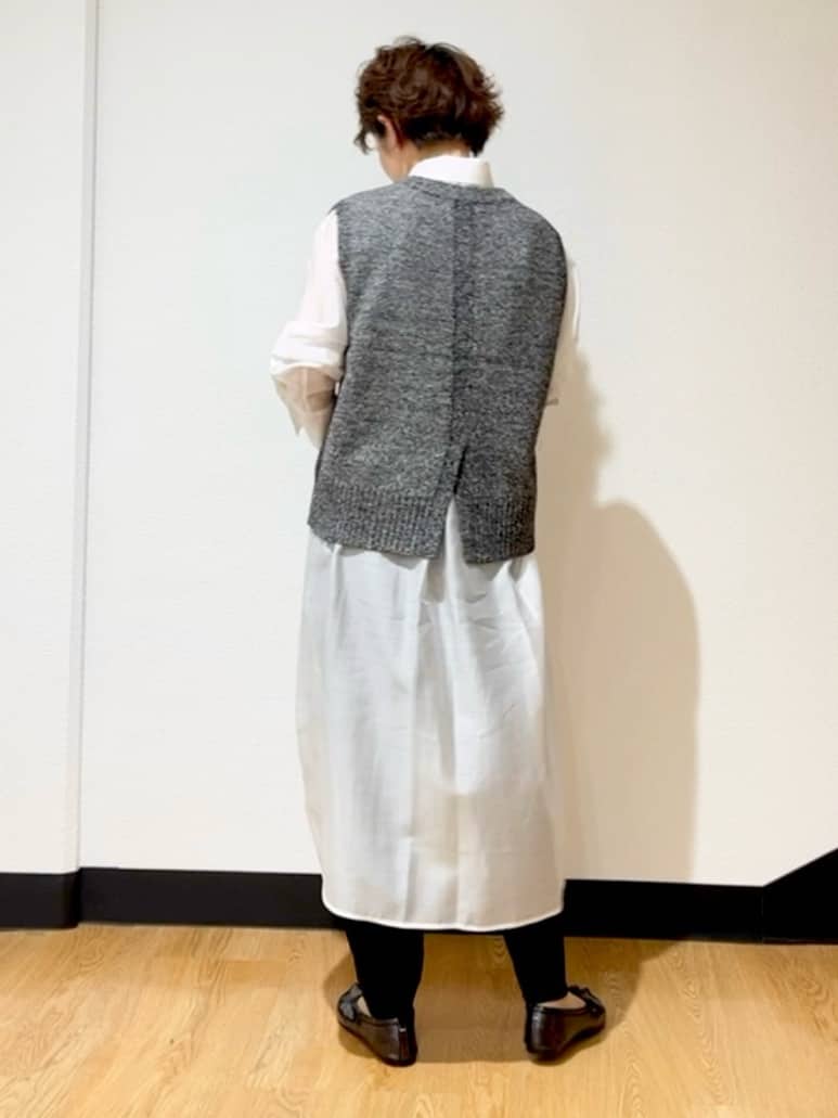 MAYUMIさんの「UNTITLED｜【重ね着レイヤードに】杢調ニットベスト」を使ったコーディネート