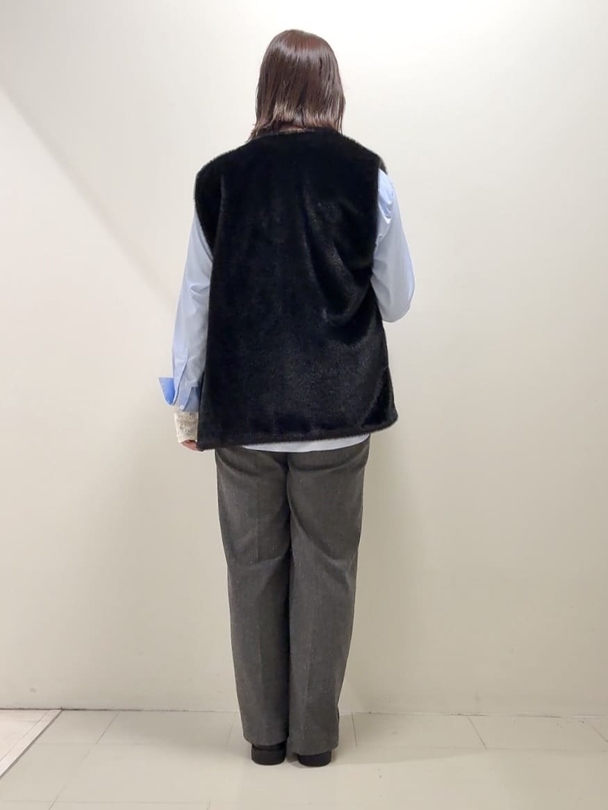 YUIさんの「UNTITLED｜【トレンド/ジレ】フェイクファーベスト」を使ったコーディネート