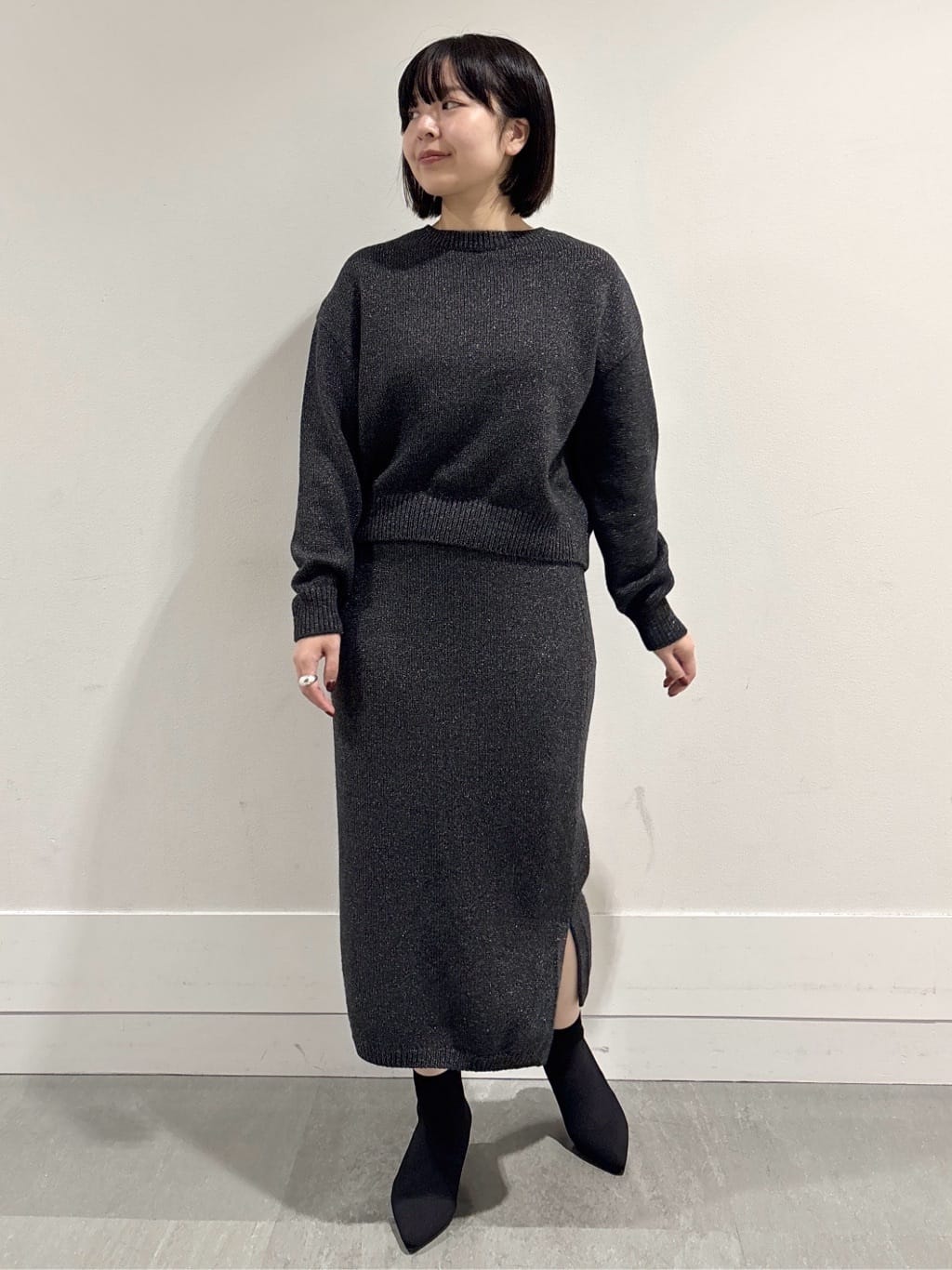 モエカさんの「UNTITLED｜【セットアップ可/ゆったり】ウール混ラメニット」を使ったコーディネート