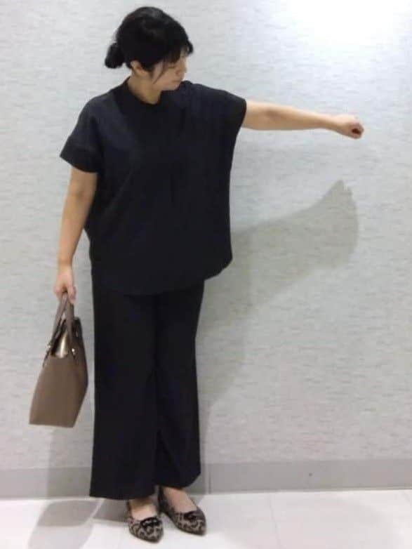 sakoさんの「Reflect｜【E‐QUALITY／ウエスト総ゴム／セットアップ／単品使いOK◎】ブラウス＋ストレートパンツセット」を使ったコーディネート