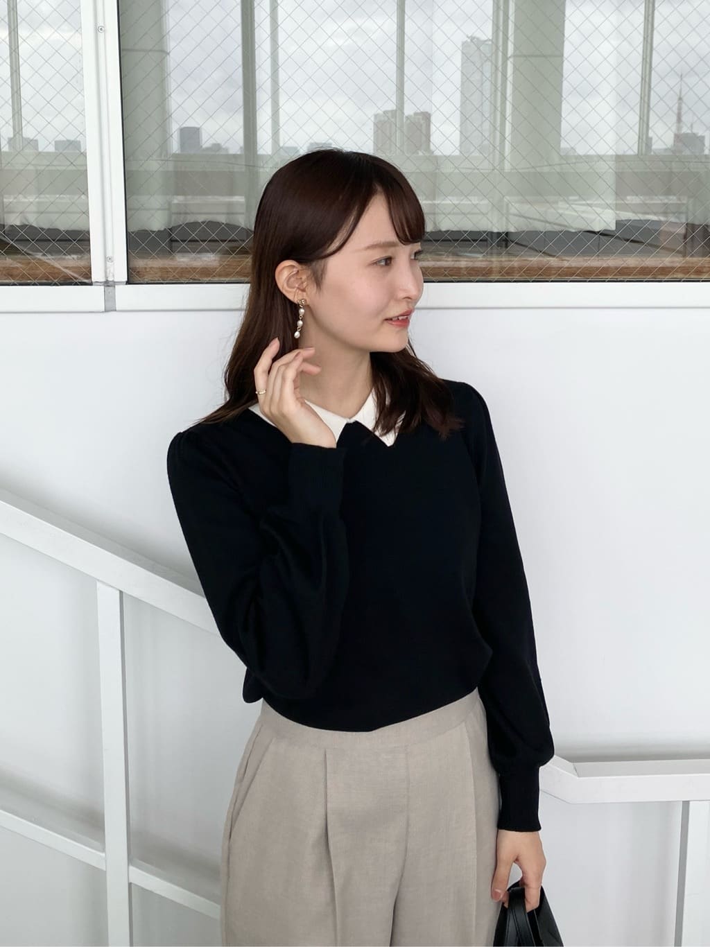 みさかさんの「index｜ウールライクストレッチテーパードパンツ／セットアップ対応【洗濯機OK】」を使ったコーディネート