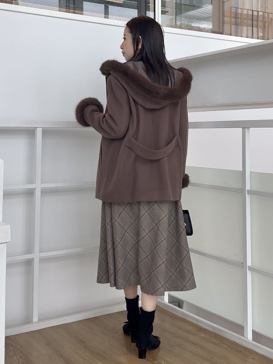 teiさんの「Couture brooch｜【大人可愛い・フード取り外し可能】フードフェイクファー ハーフ丈コート」を使ったコーディネート