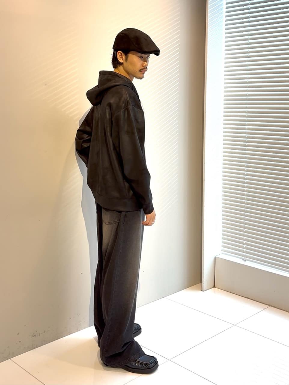 北浦歩大さんの「tk.TAKEO KIKUCHI｜ヴィンテージライクプリント ジップパーカー」を使ったコーディネート