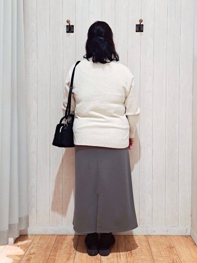 kotomiさんの「SHOO･LA･RUE｜【S-LL/洗濯機可】ふわふわがやみつきになる柔らかさ スウェットライクロゴニット」を使ったコーディネート