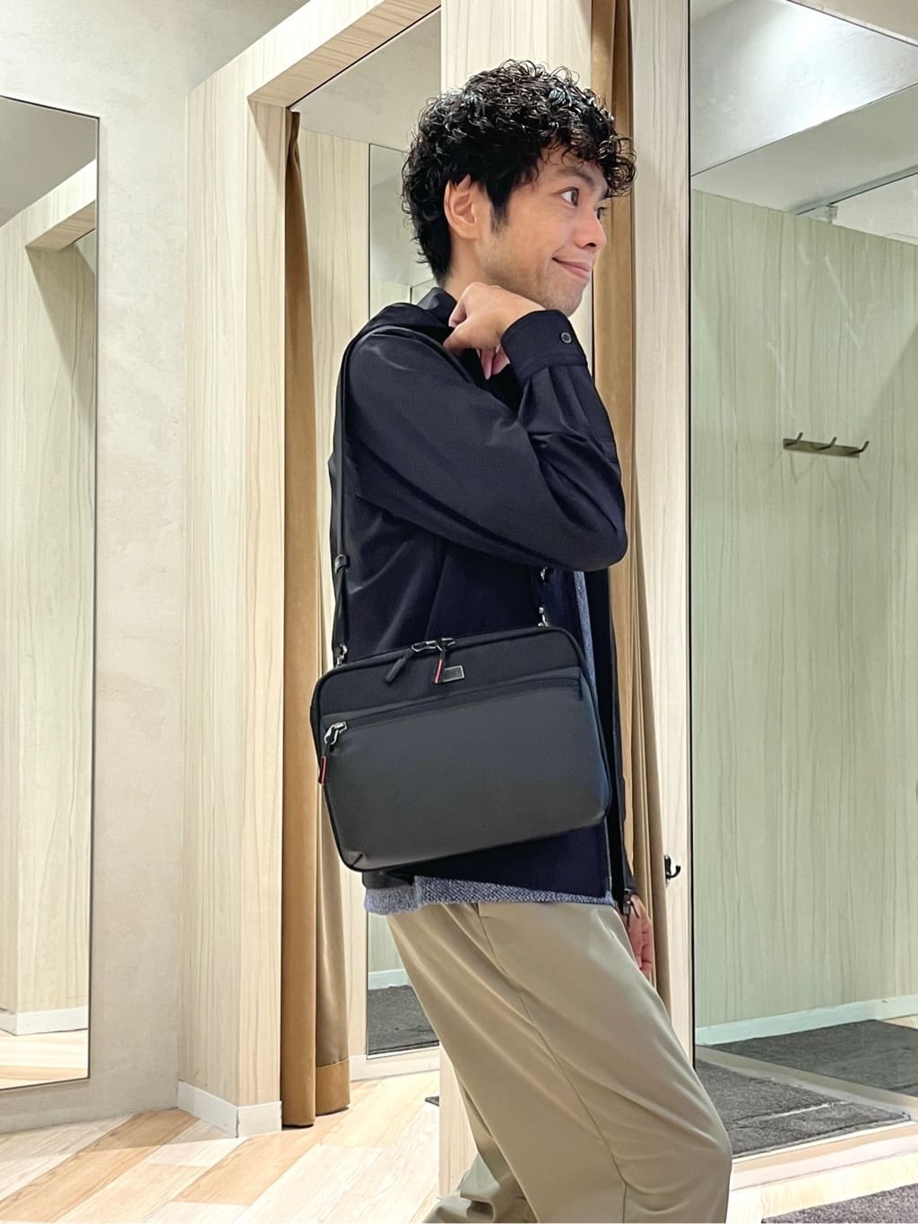 URAさんの「TAKEO KIKUCHI｜【3D ナイロン ストレッチ】ジップアップ フードブルゾン」を使ったコーディネート