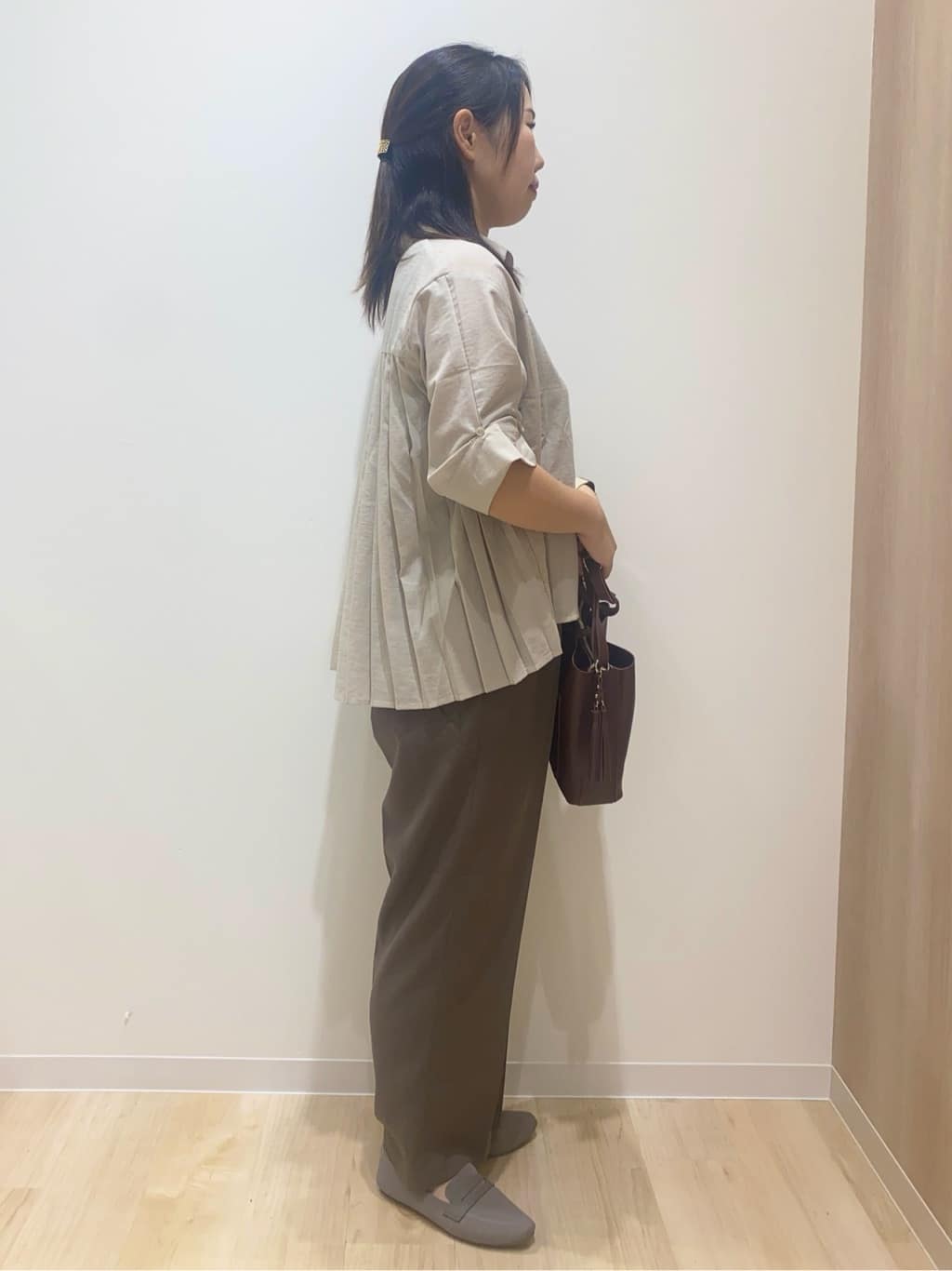 HANAさんの「grove｜【2WAY】1枚でも羽織っても。使える大人のシャツスタイル」を使ったコーディネート