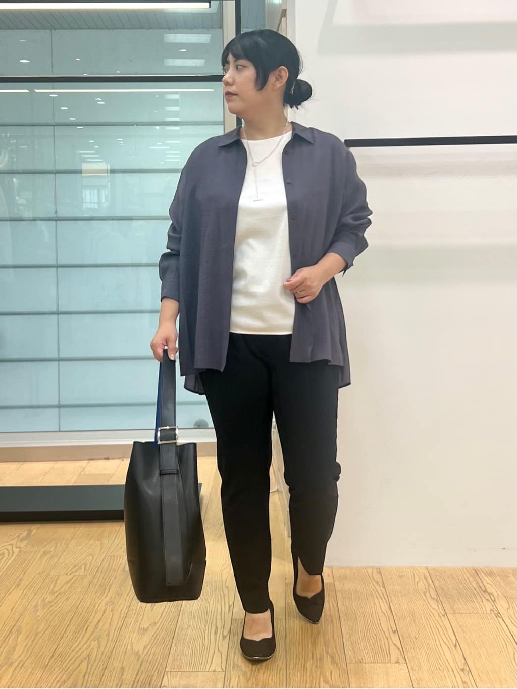 shimaさんの「INDIVI｜【体型カバー／清涼感】シアーオーバーシャツ」を使ったコーディネート