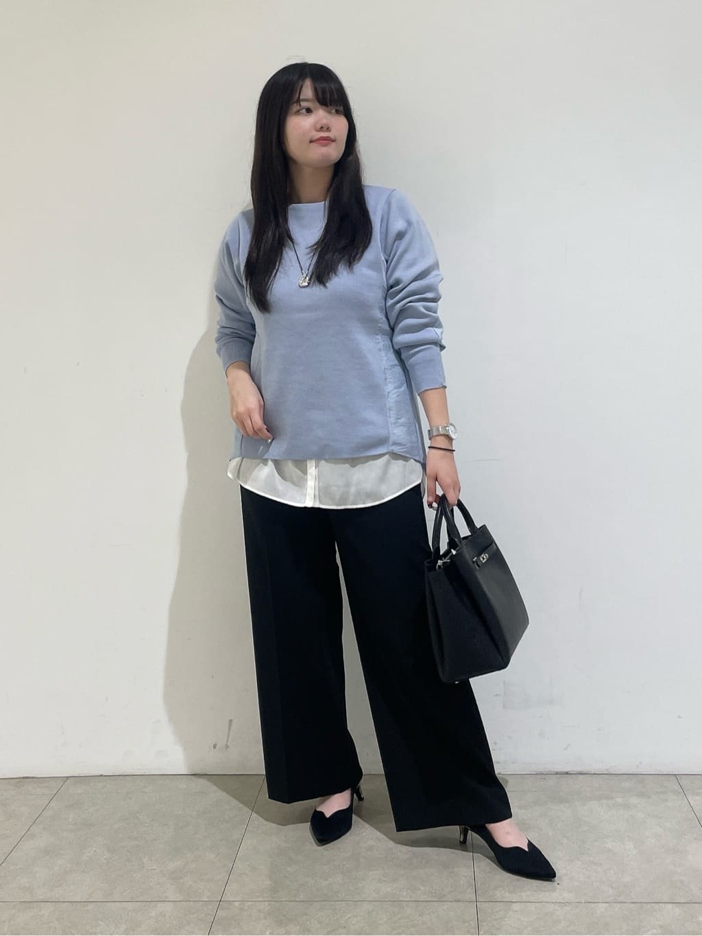 emikaさんの「INDIVI｜【洗える／選べる8色】トーンアップニット」を使ったコーディネート