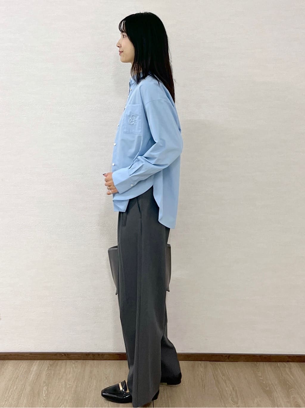sachikoさんの「OPAQUE.CLIP｜ポケット刺繍レギュラーカラーシャツ【洗濯機OK】」を使ったコーディネート