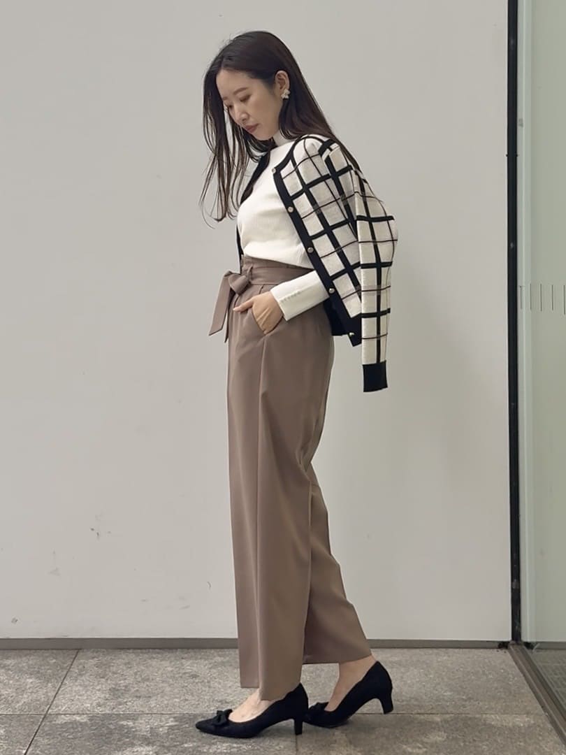 teiさんの「Couture brooch｜【多機能・フェミニン】パール調リブニット」を使ったコーディネート