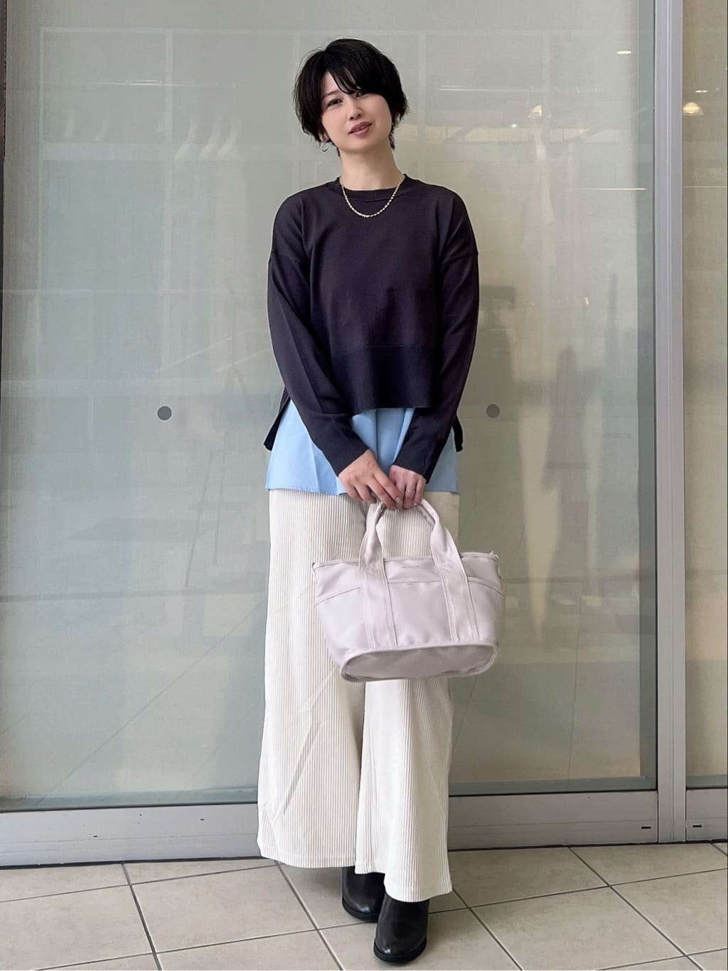 yo-koさんの「OPAQUE.CLIP｜《ツインセット》リラクシーサイドスリットニット&times;ドッキングタンク【洗濯機洗い可】」を使ったコーディネート