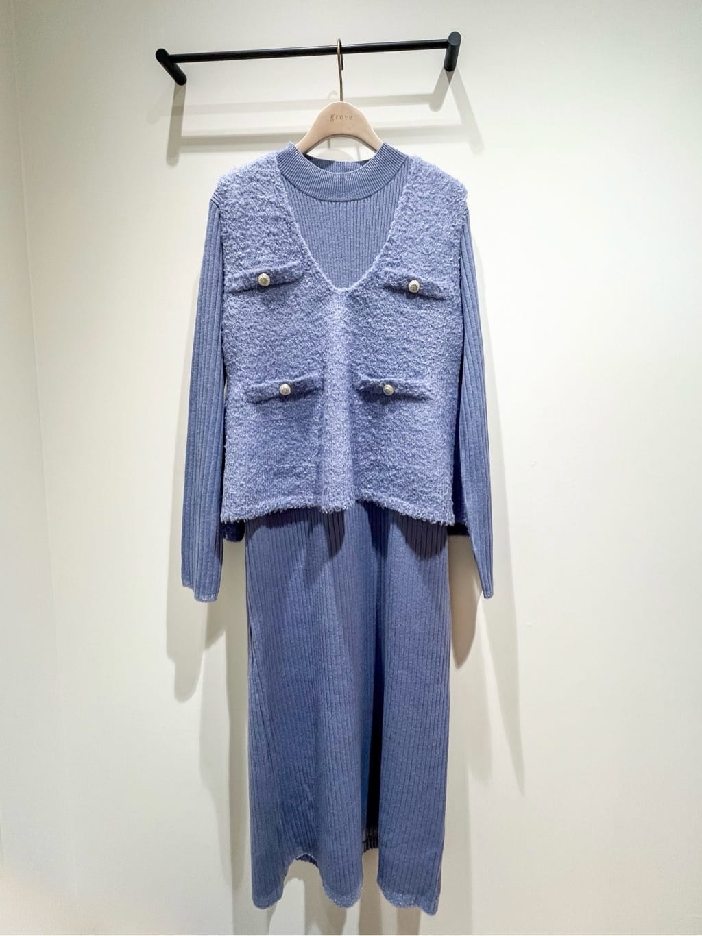 結女さんの「grove｜【2点SET/体型カバー】一枚で決まる、ペプラムベスト&times;ニットワンピース」を使ったコーディネート