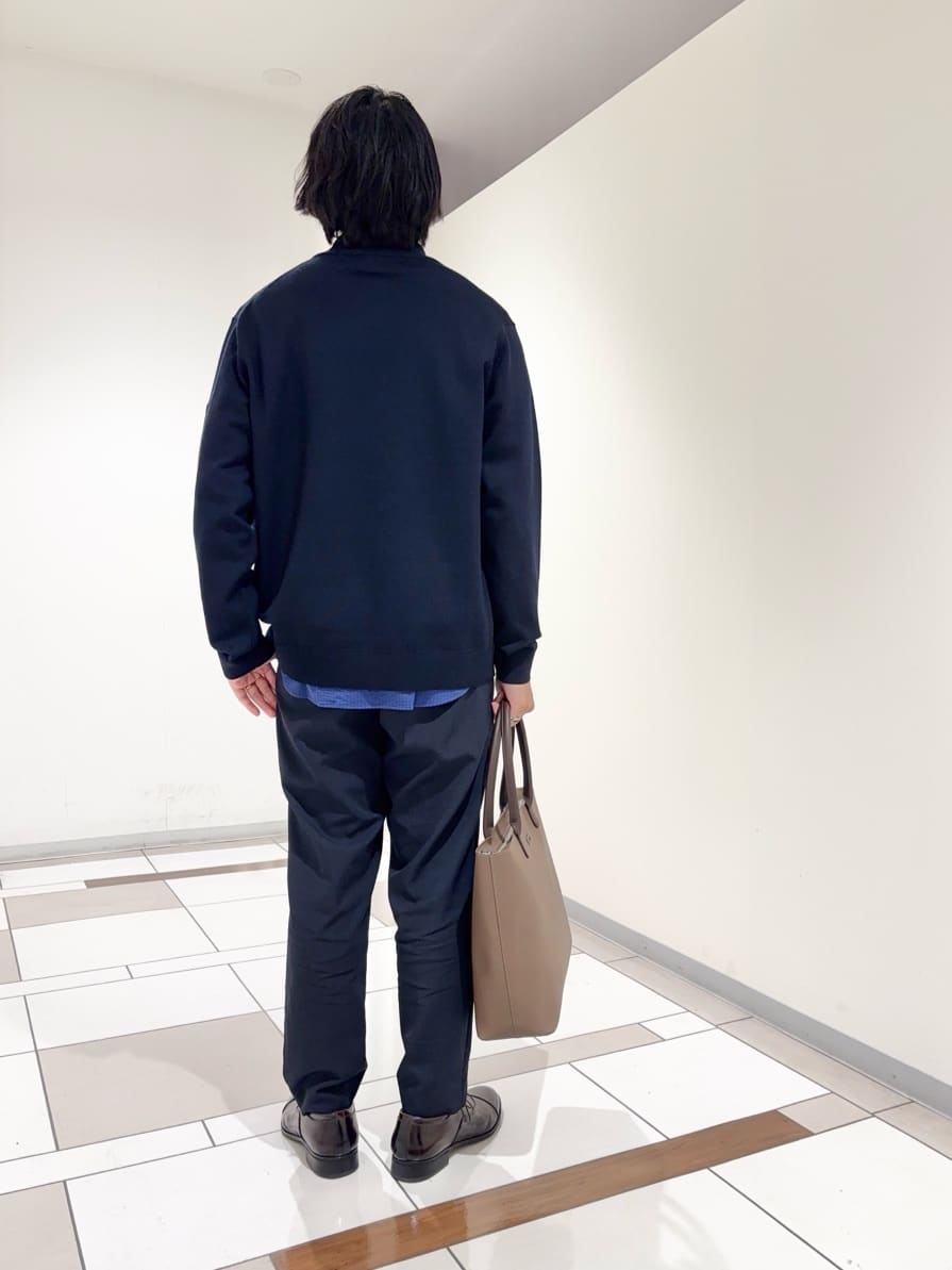 及川さんの「TAKEO KIKUCHI｜アンチピリング ジップアップ ニット」を使ったコーディネート