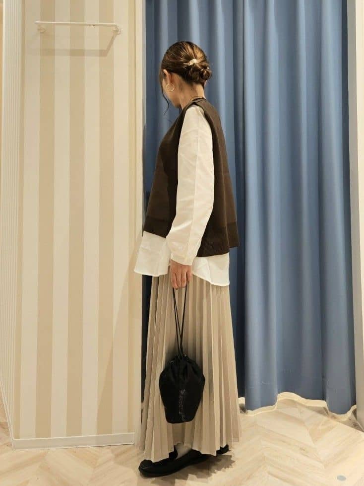 Ikumiさんの「SHOO･LA･RUE｜【S-LL/2点セット】着回し自在 ニットベスト＋フレアブラウス」を使ったコーディネート