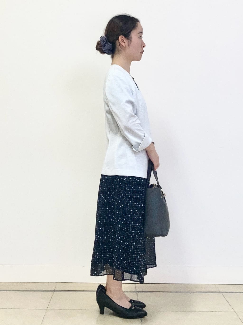 tomominさんの「Reflect｜【WEB先行カラーあり／マシンウォッシュ可／ナローベルト付き】オフボディツイードチェックワンピース」を使ったコーディネート