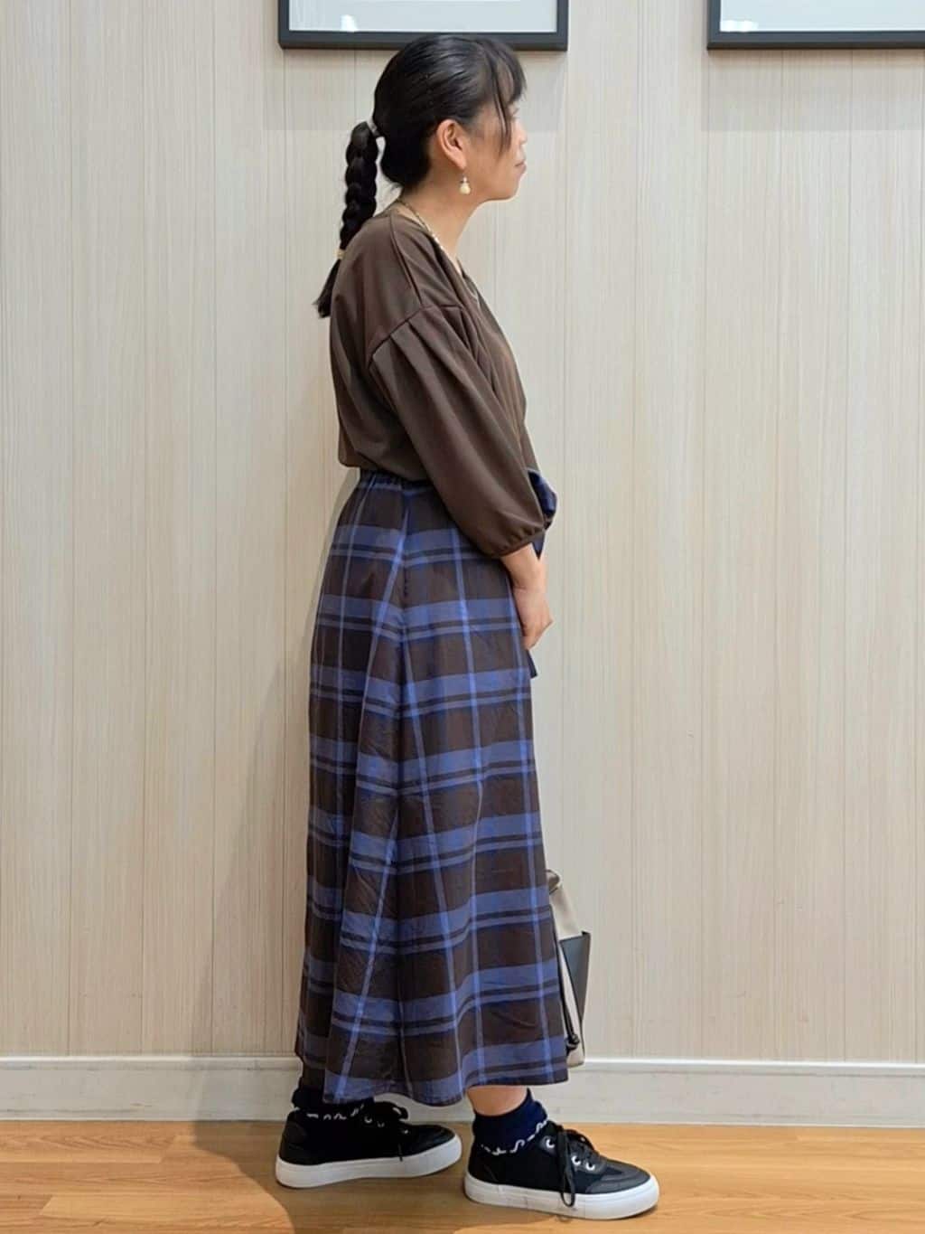 Saoさんの「SHOO･LA･RUE｜【2点セット/7分袖】大人のきれい見え お袖タック入りアクセ付きトップス」を使ったコーディネート