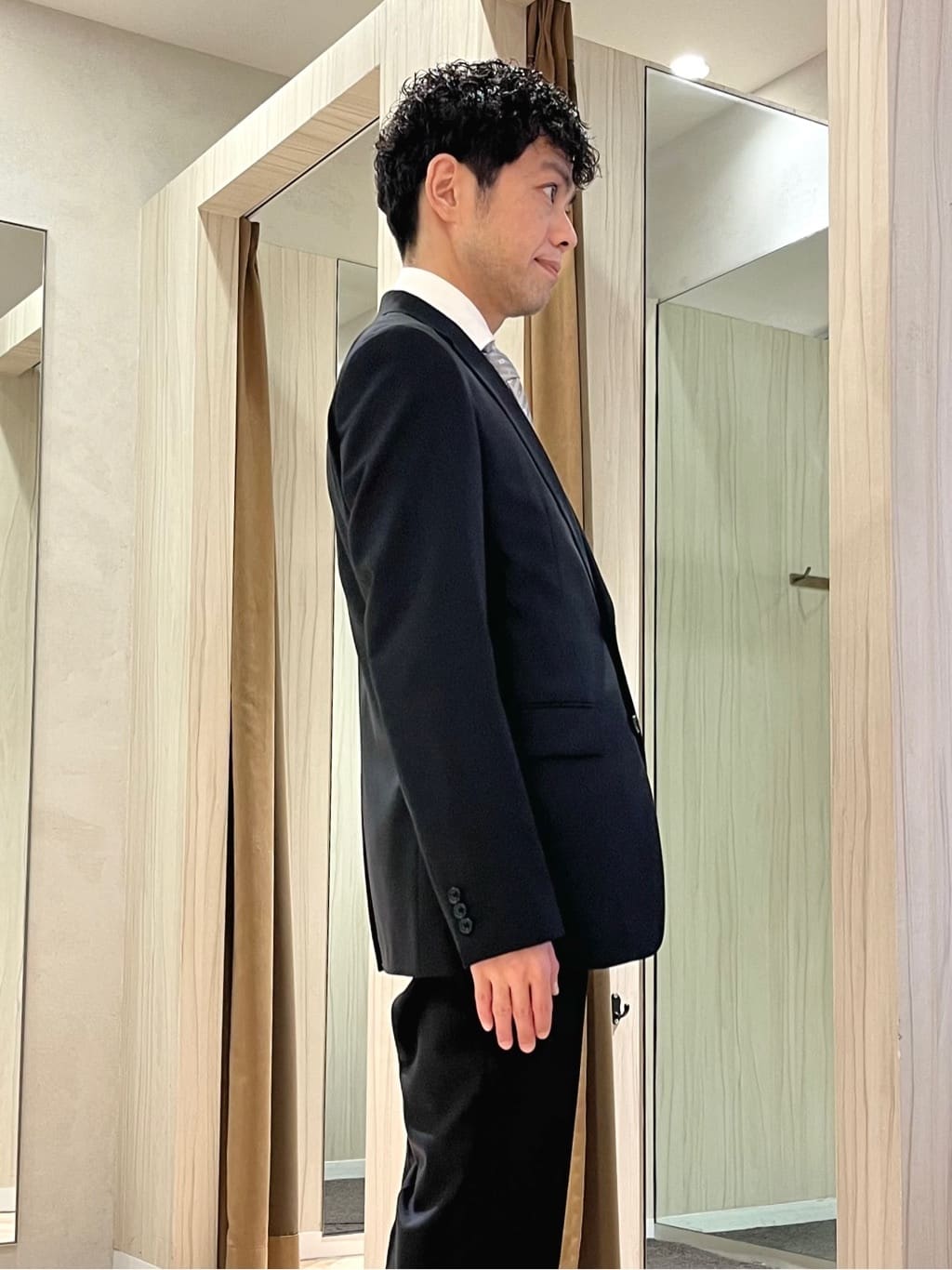 URAさんの「TAKEO KIKUCHI｜【Begin掲載】コーデュラ（R）夏素材ウールトロ　ストレッチスーツ」を使ったコーディネート
