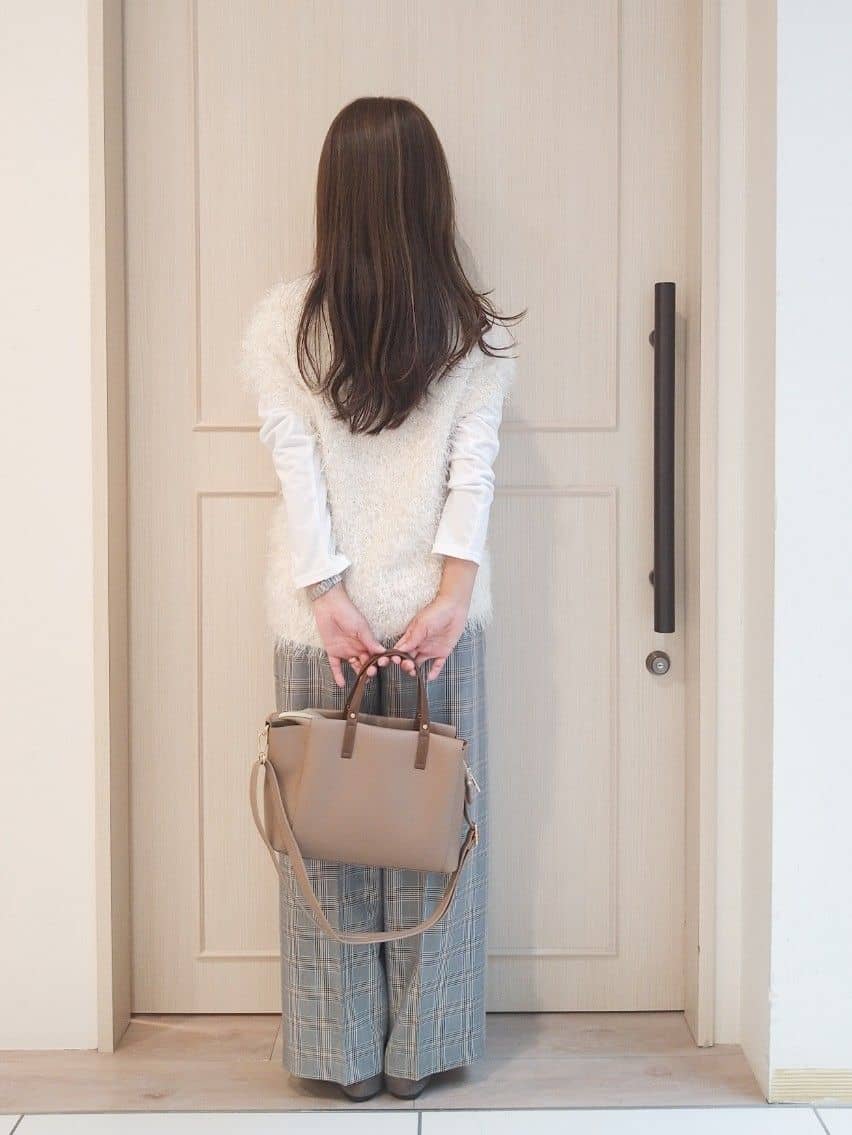 mi-saさんの「SHOO･LA･RUE｜【洗濯機可/S-LL】すっきり上品きれい見え タックワイドパンツ」を使ったコーディネート