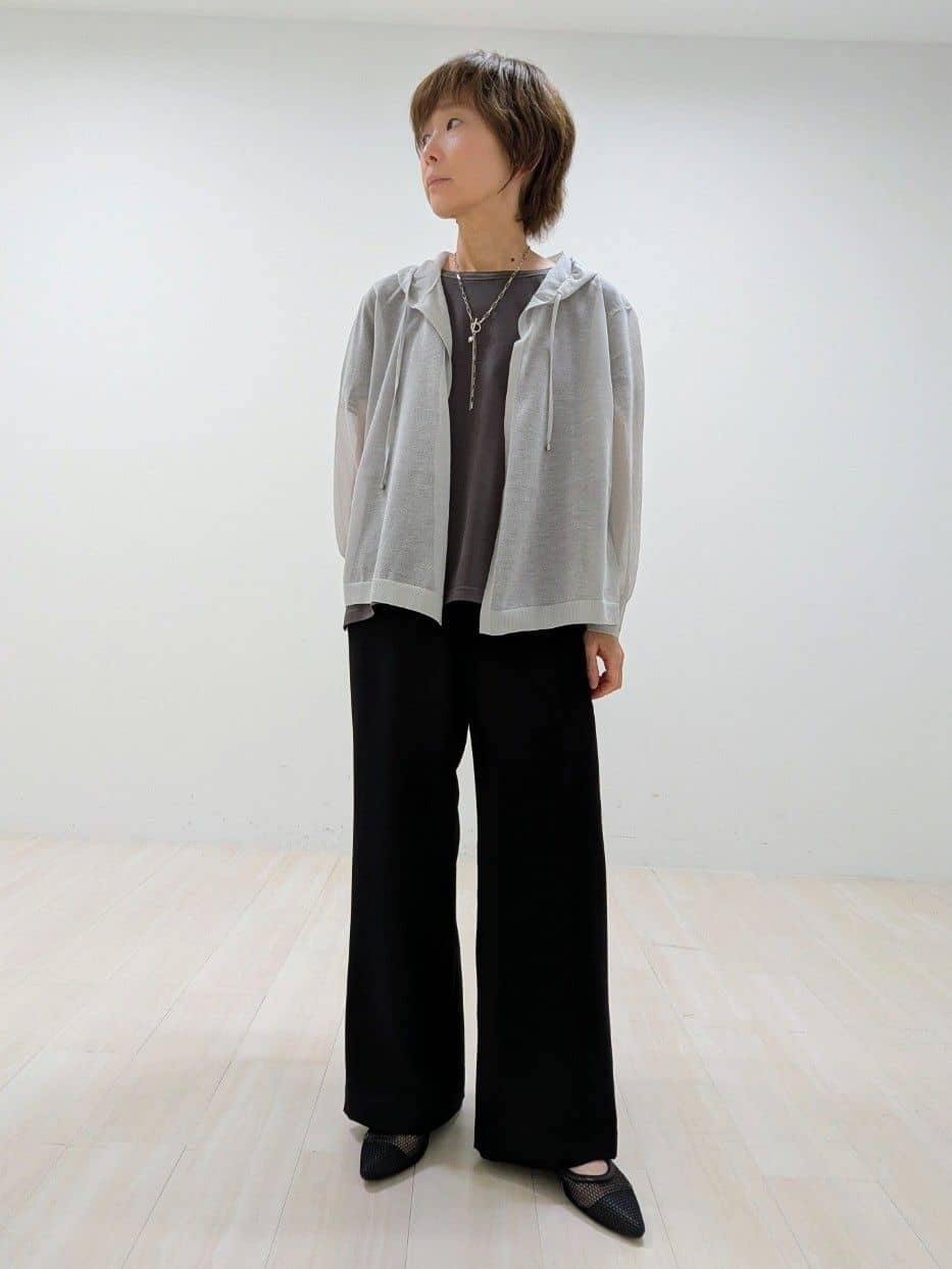 nishiさんの「Reflect｜【寒暖差対策に◎／手洗い可／旅行や通勤に】フード付きシアーカーディガン」を使ったコーディネート
