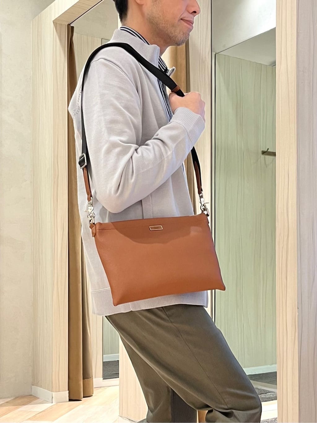 URAさんの「TAKEO KIKUCHI｜アンチピリング ジップアップ ニット」を使ったコーディネート