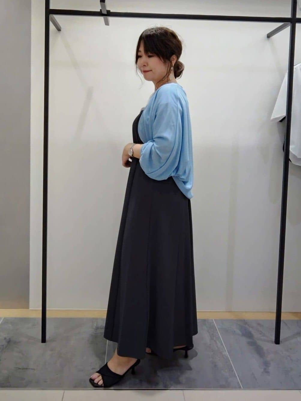 TOMOMIさんの「INDIVI｜バイカラーショートネックレス」を使ったコーディネート