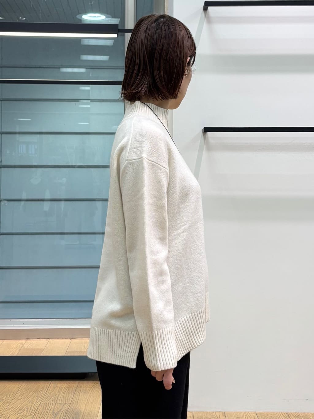 asamiさんの「INDIVI｜【冬ニット人気NO．1！／カシミヤ混】ミドルゲージハイネックニット」を使ったコーディネート