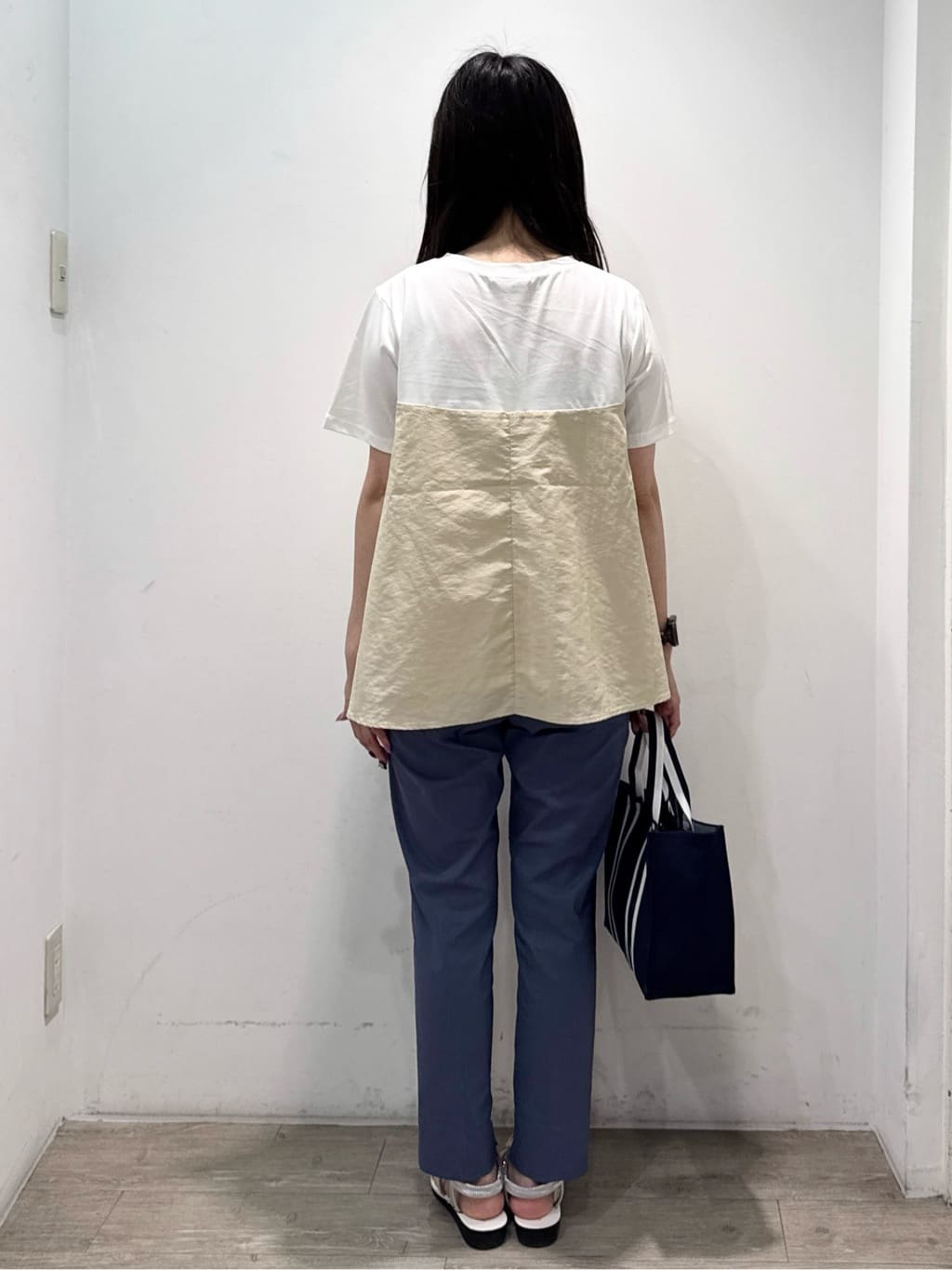 yuicciさんの「OPAQUE.CLIP｜麻混ハイストレッチイージースティックパンツ【洗濯機洗い可】」を使ったコーディネート