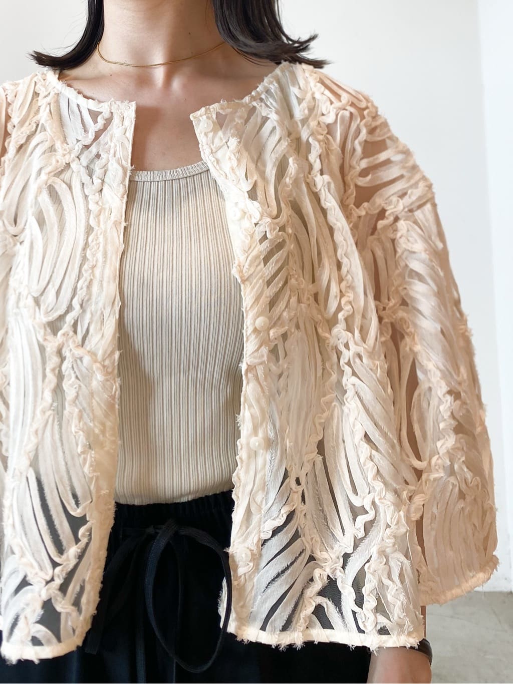 haruさんの「OPAQUE.CLIP｜シアー刺繍レース前開きブラウス【洗濯機洗い可】」を使ったコーディネート