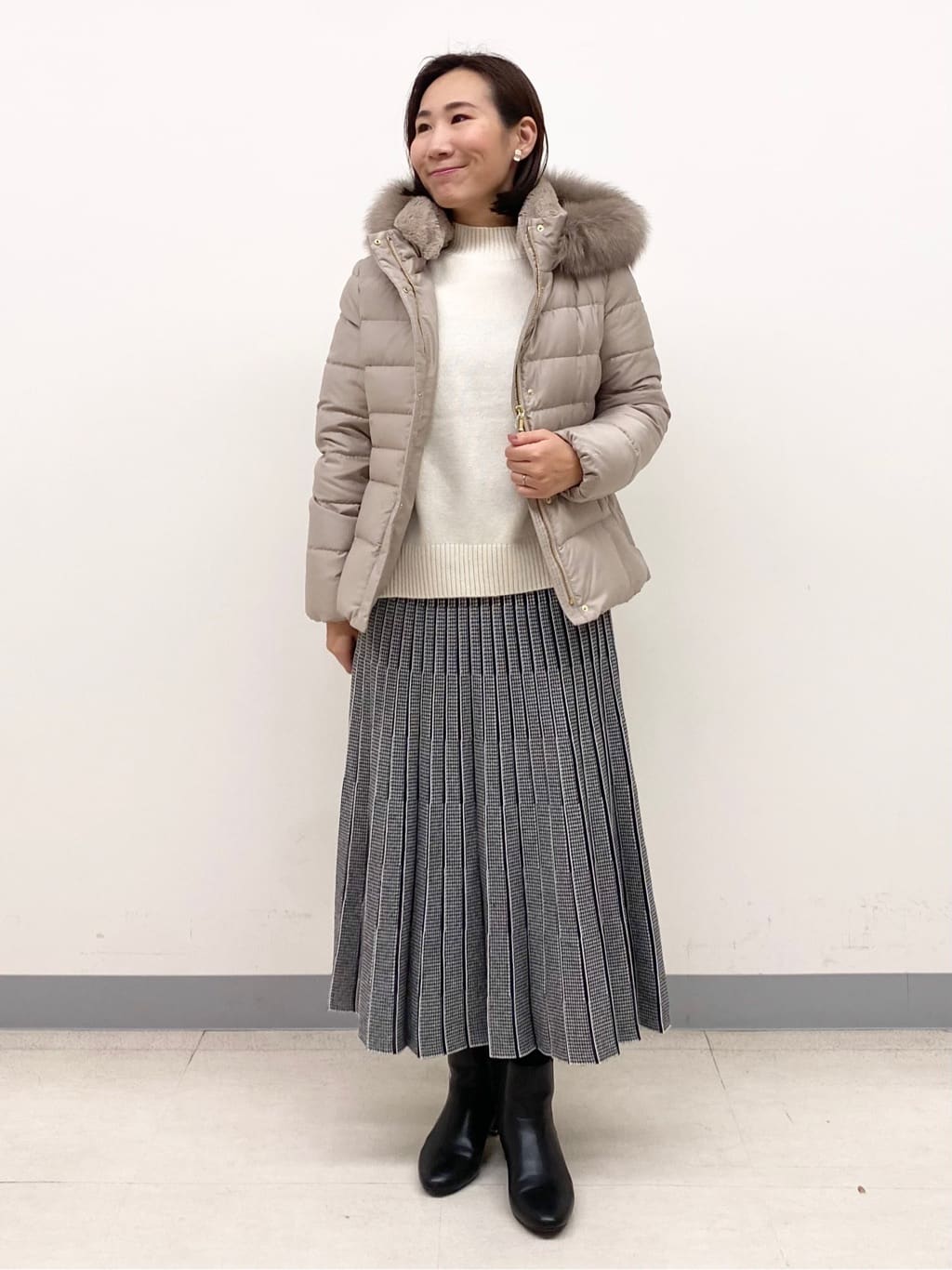 YUKARIさんの「INDIVI｜【名品／撥水／抗菌防臭】ショート丈リサイクルダウンコート」を使ったコーディネート