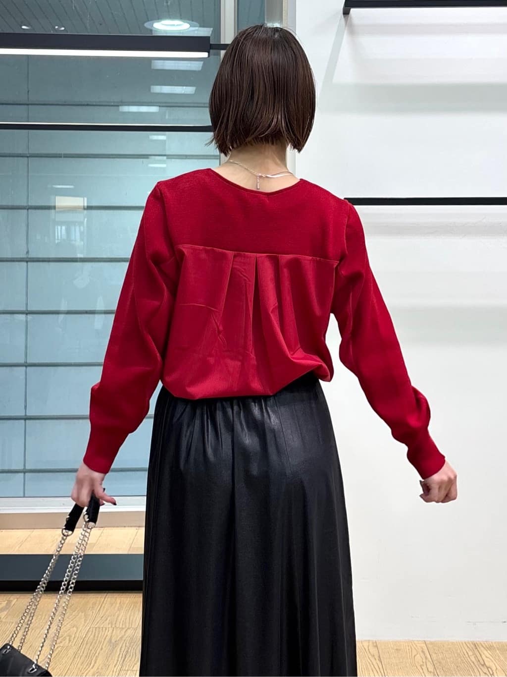 asamiさんの「INDIVI｜【洗える／選べる8色】トーンアップニット」を使ったコーディネート