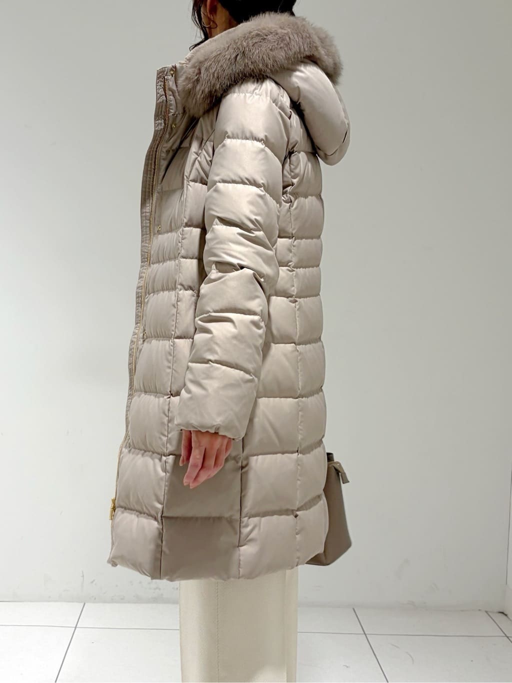 shioriさんの「INDIVI｜【名品／撥水／抗菌防臭】ロング丈リサイクルダウンコート」を使ったコーディネート