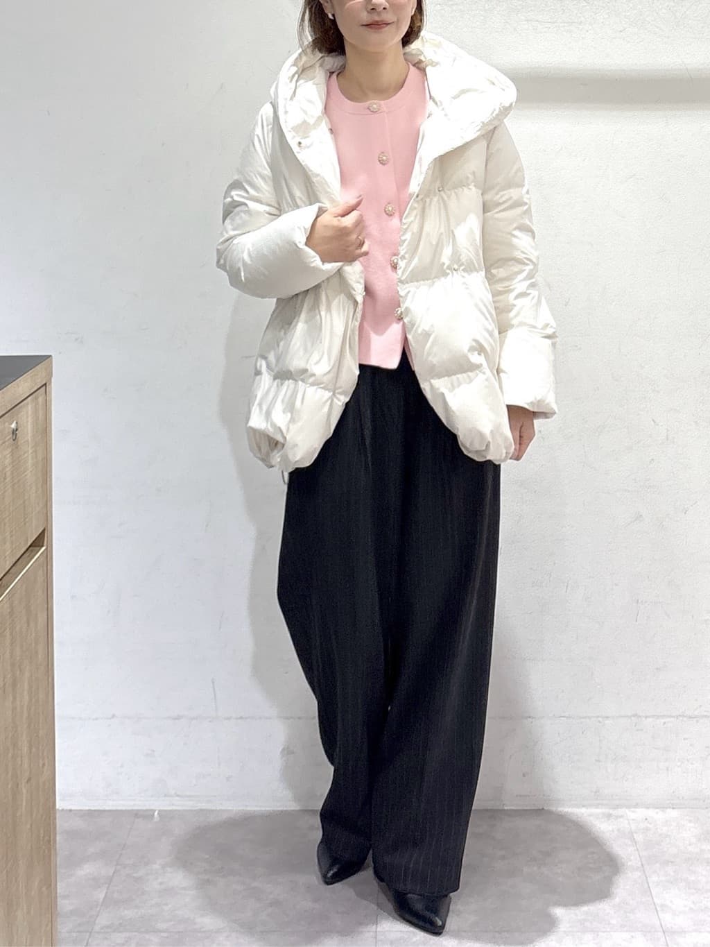 たけねぇさんの「OPAQUE.CLIP｜ピンストライプイージーワイドパンツ【吸湿発熱／ストレッチ／洗濯機OK】」を使ったコーディネート