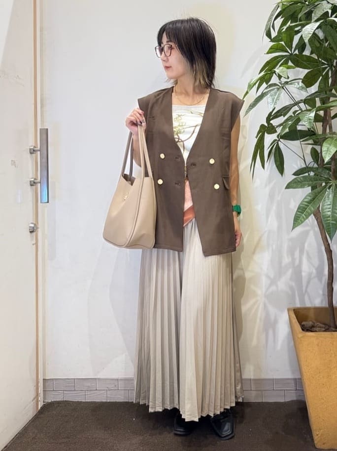 misakiさんの「SHOO･LA･RUE｜【S-LL/セットアップ可/洗濯後しわになりにくい】ダブルベスト」を使ったコーディネート