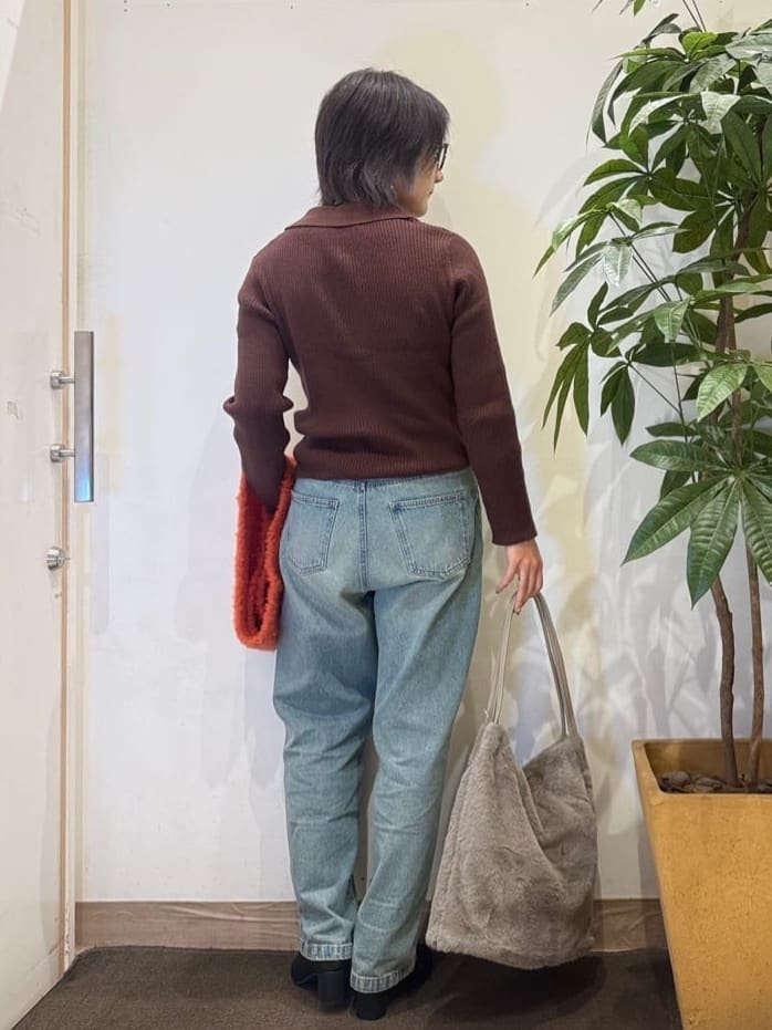 misakiさんの「SHOO･LA･RUE｜【S-LL】程よくゆったりな 柔らかデニムテーパードパンツ」を使ったコーディネート