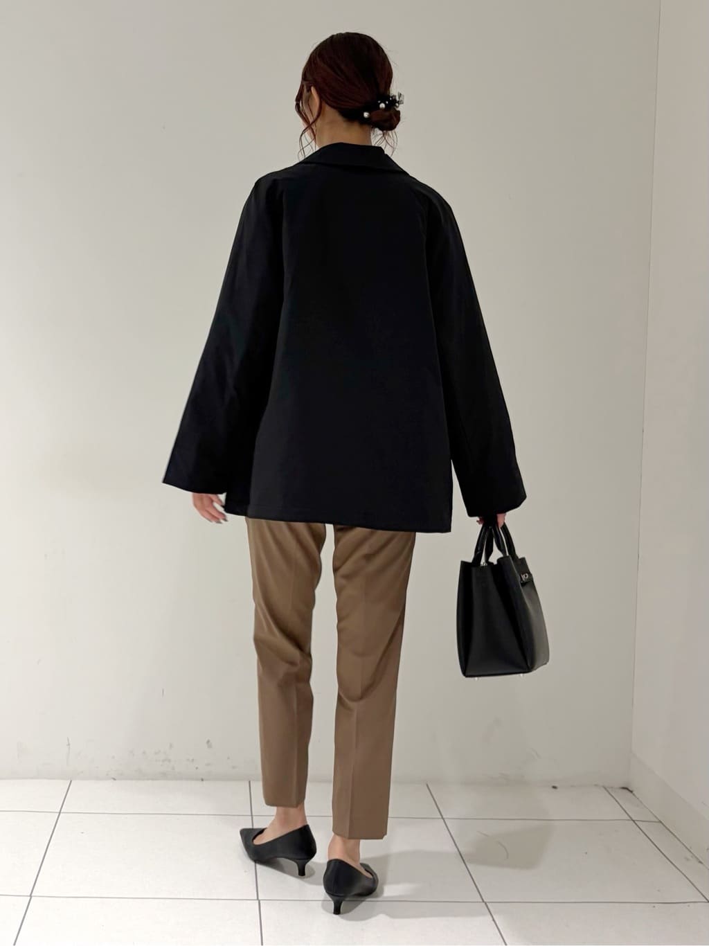shioriさんの「INDIVI｜【超軽量／蓄熱】ライトパフステンカラーコート」を使ったコーディネート