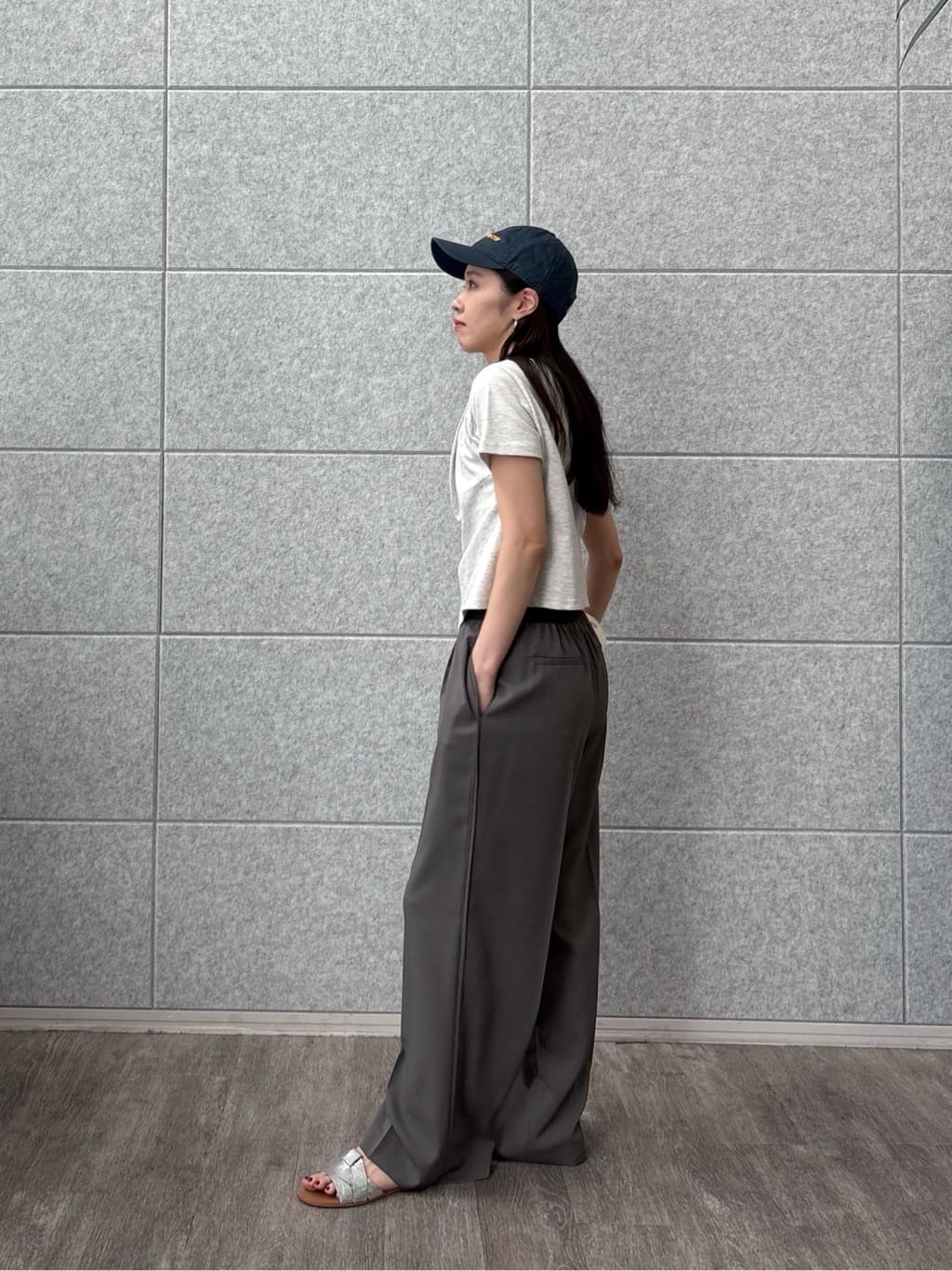 ひなさんの「INDIVI｜ドレープクロップドカットソー」を使ったコーディネート
