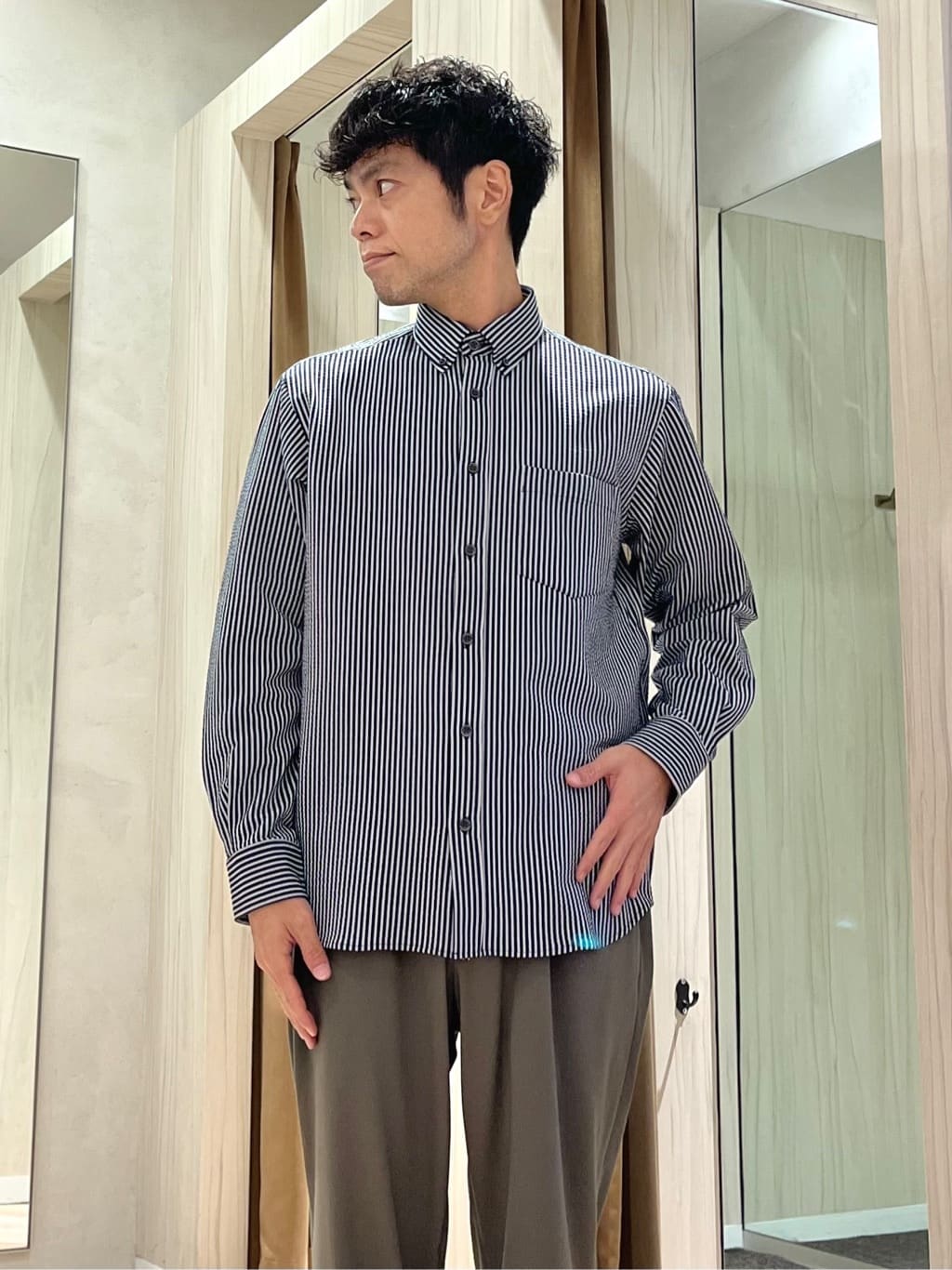 URAさんの「TAKEO KIKUCHI｜アンチピリング ジップアップ ニット」を使ったコーディネート