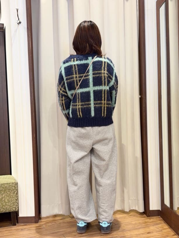 yuzukaさんの「SHOO･LA･RUE｜【洗濯機可/あったか/S-LL】裏起毛ストーン付き スウェットカーブパンツ」を使ったコーディネート
