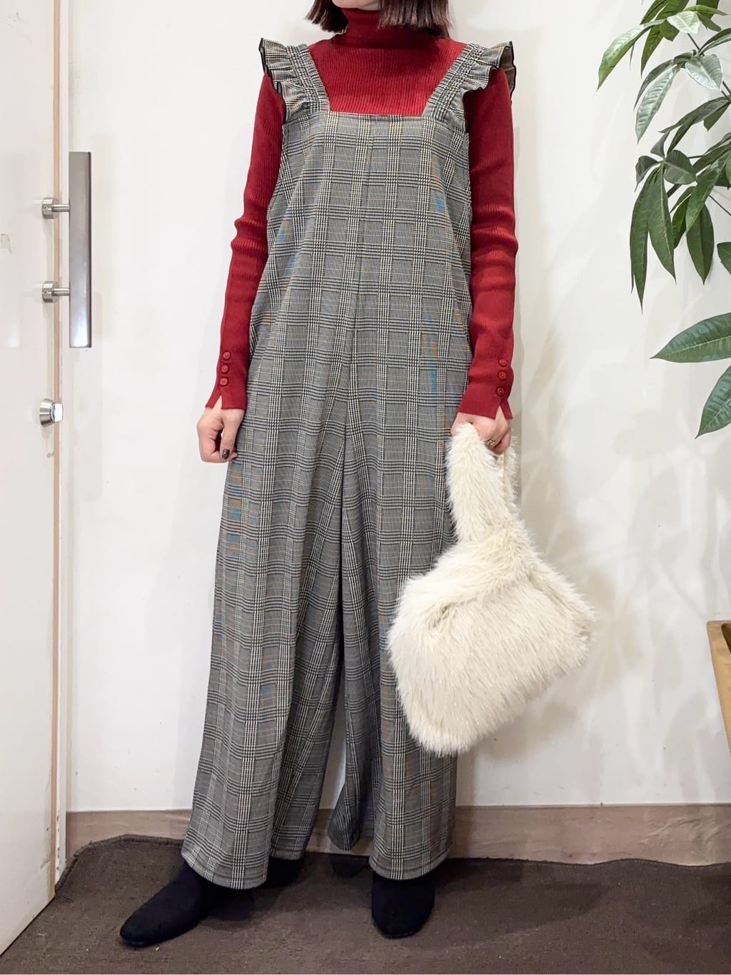 宗形さんの「SHOO･LA･RUE｜【あったか】大人のための チェック柄フリルサロペット」を使ったコーディネート