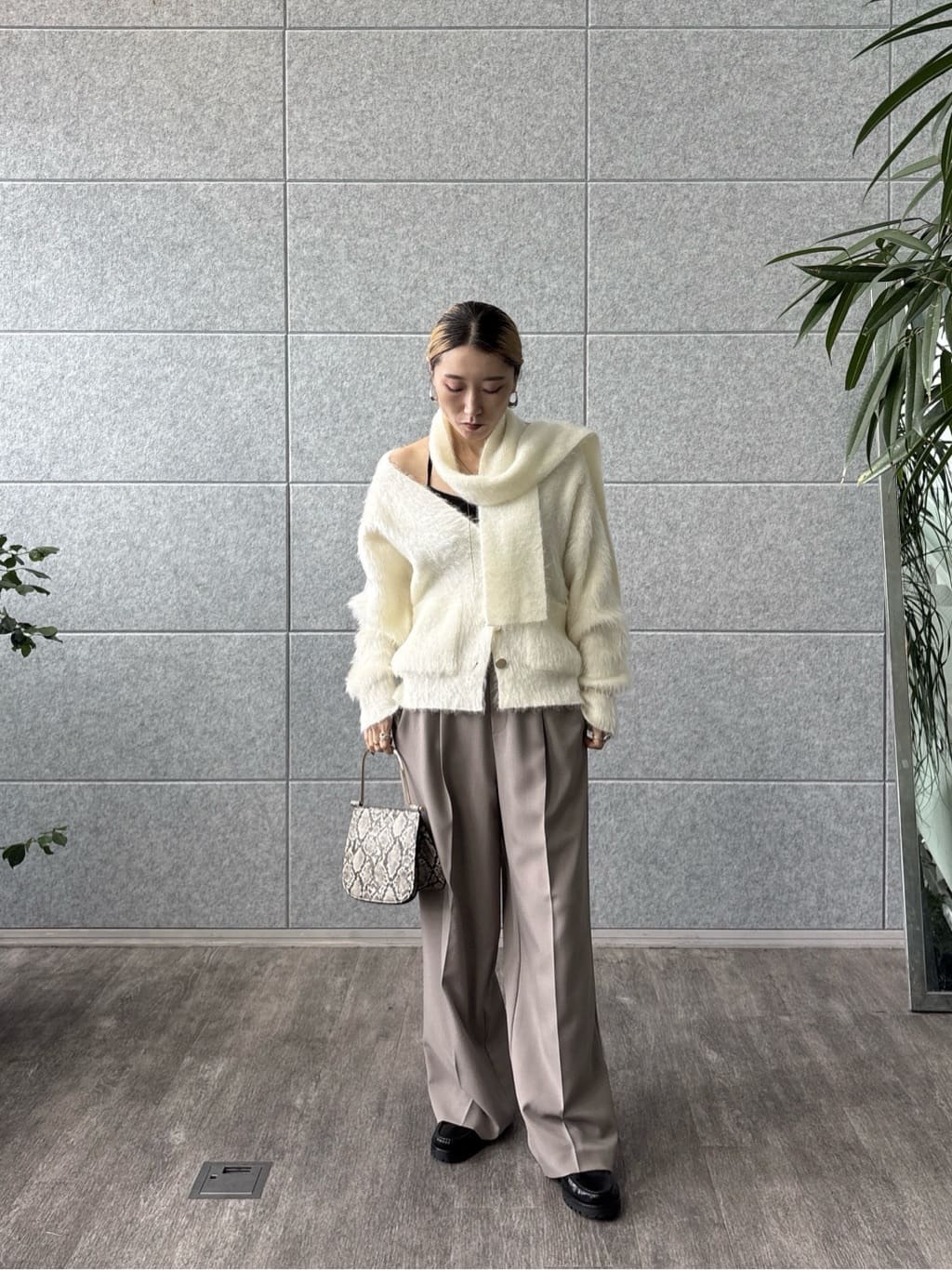 kotakiさんの「INDIVI｜Comfy SET UP｜イージーストレートワイドパンツ【セットアップ対応／通勤/カセット服】」を使ったコーディネート
