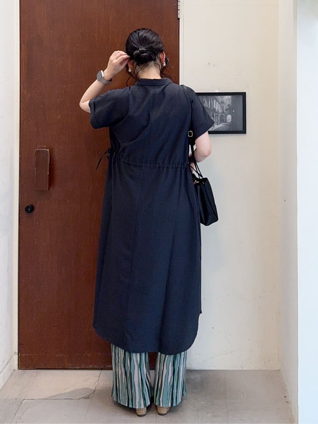 𝐇𝐢𝐫𝐨𝐦𝐢さんの「SHOO･LA･RUE｜【洗濯機可/柄が選べる】さらさら楽ちん プリーツ ワイドパンツ」を使ったコーディネート