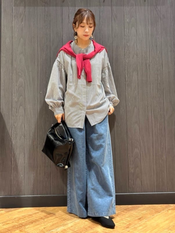 meiさんの「SHOO･LA･RUE｜【洗える/S-LL】上品なラメ使い クルーネック ニットカーディガン」を使ったコーディネート